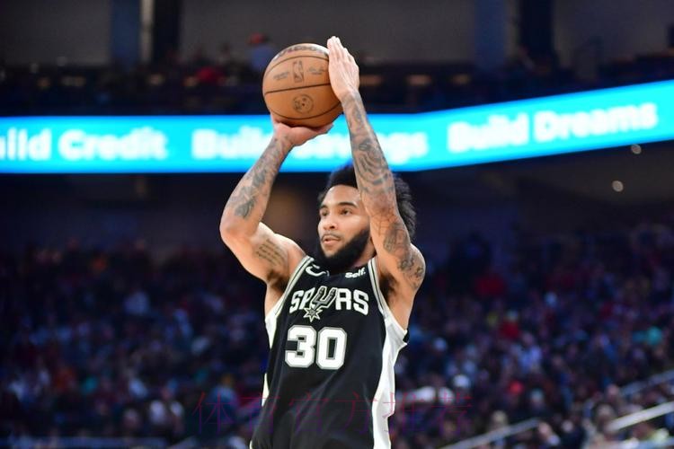 尚帕尼突破分球 科内特跟进双手暴扣 尚帕尼突破分球 科内特跟进双手暴扣