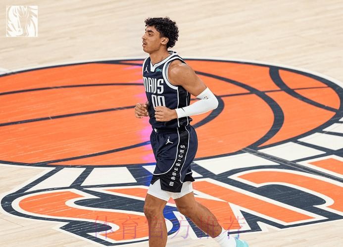 独行侠官方：克里斯蒂半场三分7中6，目前三分命中率高达46%